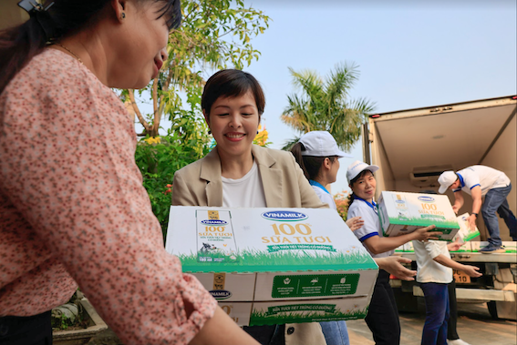 Quỹ[-]sữa[-]Vươn[-]cao[-]Việt[-]Nam[-]và[-]Vinamilk[-]chính[-]thức[-]khởi[-]động[-]hành[-]trình[-]trao[-]1,9[-]triệu[-]ly[-]sữa[-]cho[-]trẻ[-]em[-]năm[-]2022